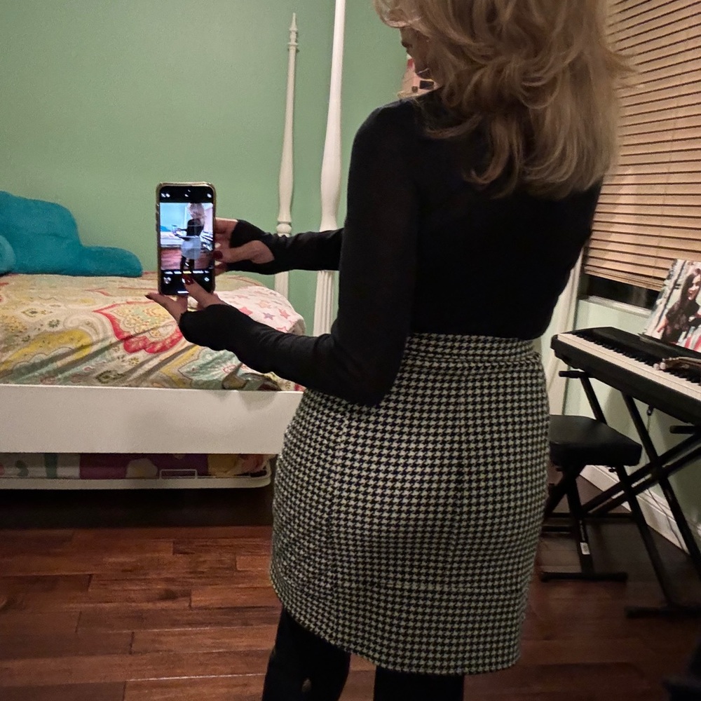 Beautiful skirt with the side front zipper